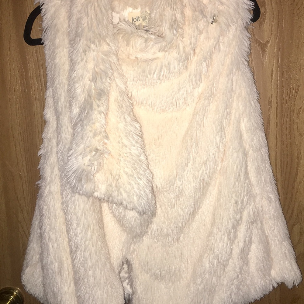 JOLT Faux Fur Vest - Picture 2 of 6